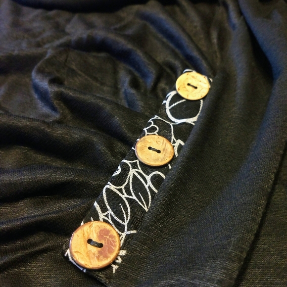 5/$30 NWOT LoveKiss Cowl Neck Sharkbite Hem Black Sweater Top w/ Button Accent - Picture 4 of 6